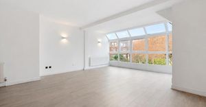 31 Broadhurst Gardens South Hampstead